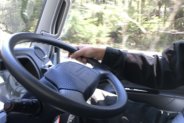 トラックのハンドル